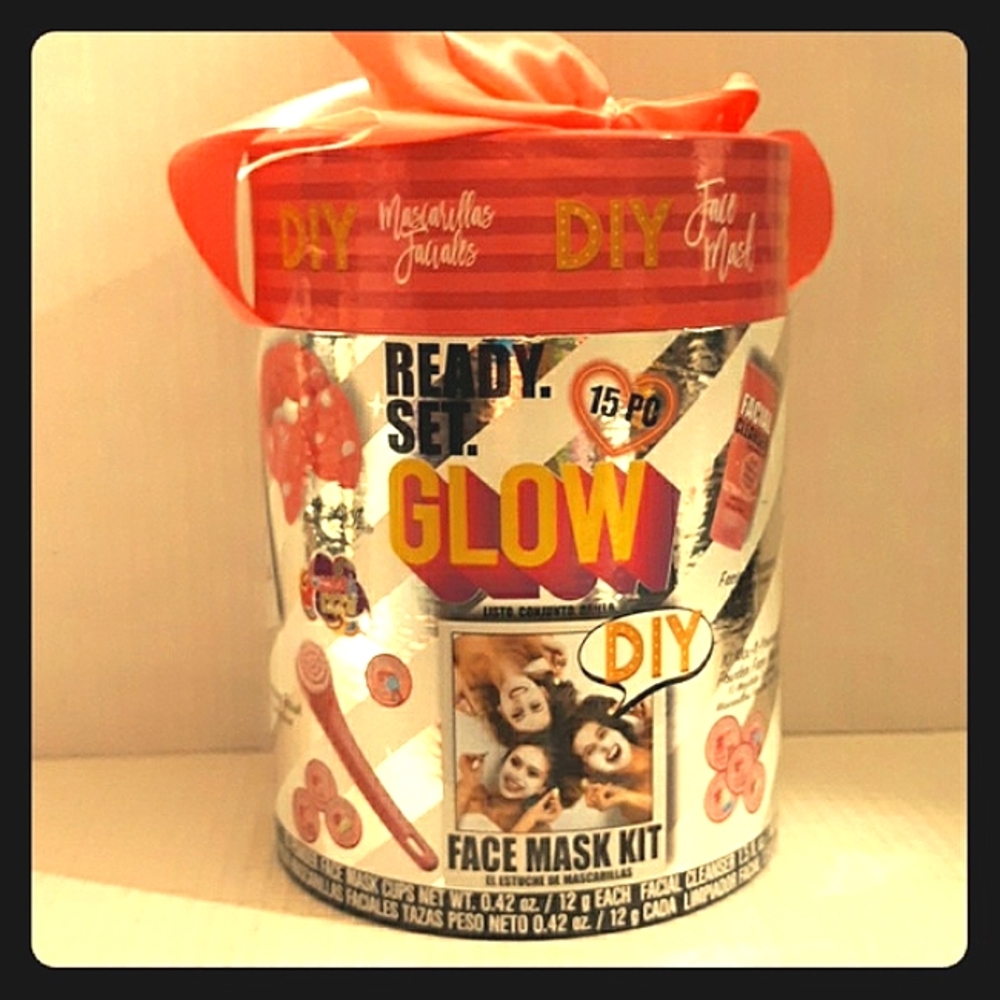 *NWT* Neat "Ready! Set. GLOW! Large 15 pc Face Masks Kit Set*Great Teen Gift ide
